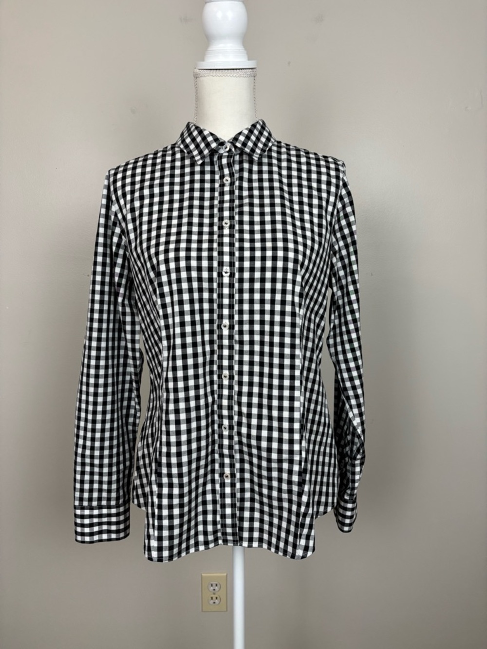 Talbots Top Womens 10 Non Iron Long Sleeve Button Front‎ Black White Plaid